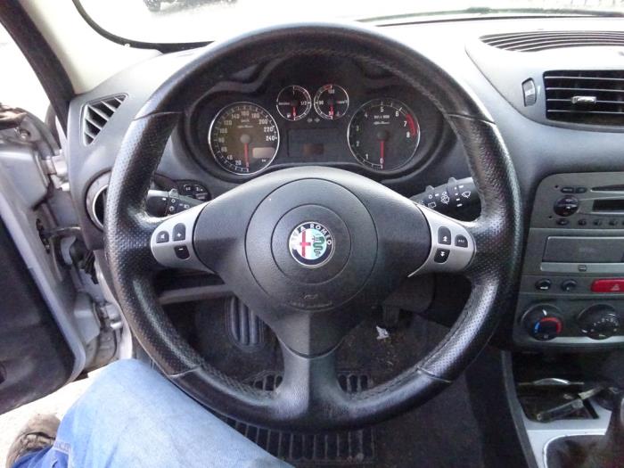 Alfa Romeo 147 1.6 Twin Spark 16V Samochód złomowany (2007, Szary)