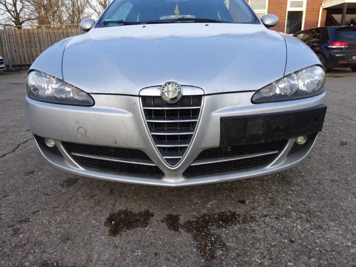 Alfa Romeo 147 1.6 Twin Spark 16V Samochód złomowany (2007, Szary)