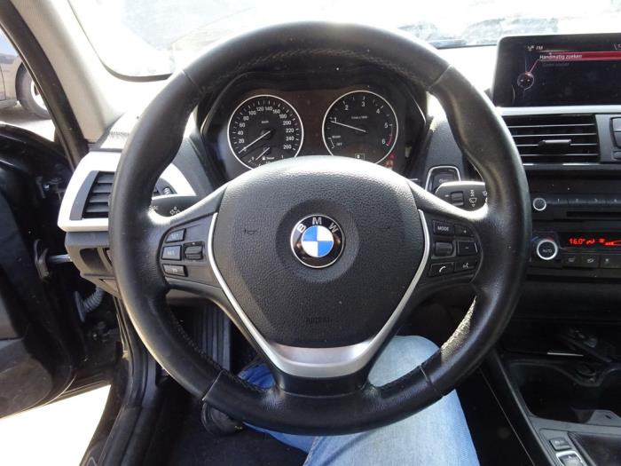 BMW 1 serie 116d 2.0 16V Schrottauto (2014, Schwarz)