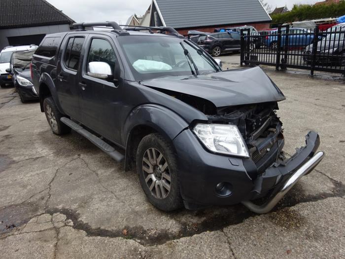 Nissan Navara 3.0 dCi V6 24V DPF 4x4 Salvage vehicle (2013, Gray)