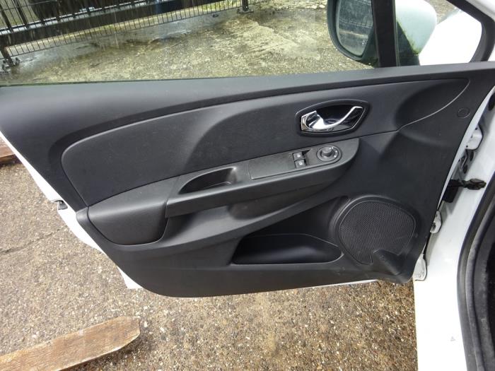 Renault Clio IV 1.2 TCE 16V GT EDC Samochód złomowany (2015, Bialy)
