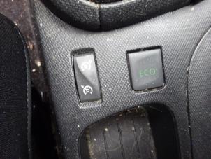 Renault Clio IV 1.2 TCE 16V GT EDC Samochód złomowany (2015, Bialy)