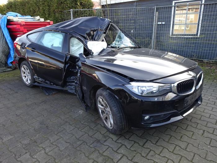 BMW 3 serie Gran Turismo 320d 2.0 16V Schrottauto (2016, Schwarz)