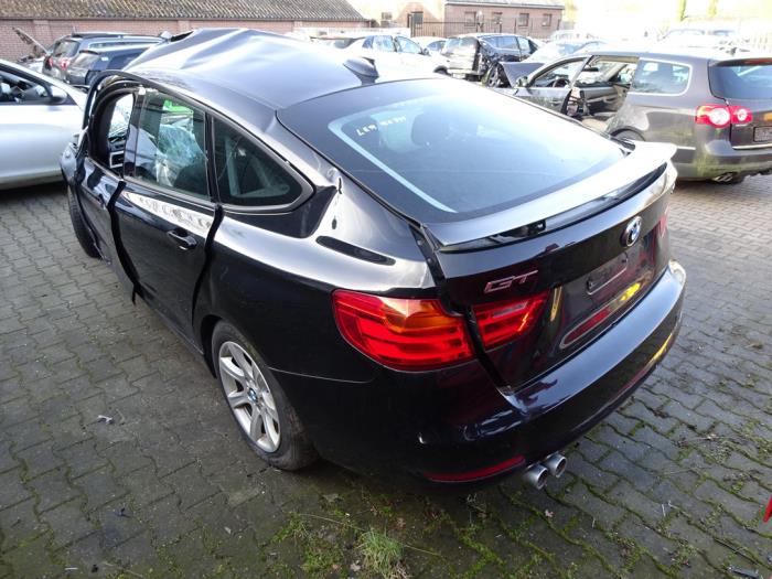 BMW 3 serie Gran Turismo 320d 2.0 16V Schrottauto (2016, Schwarz)