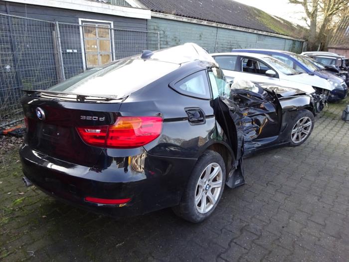 BMW 3 serie Gran Turismo 320d 2.0 16V Schrottauto (2016, Schwarz)