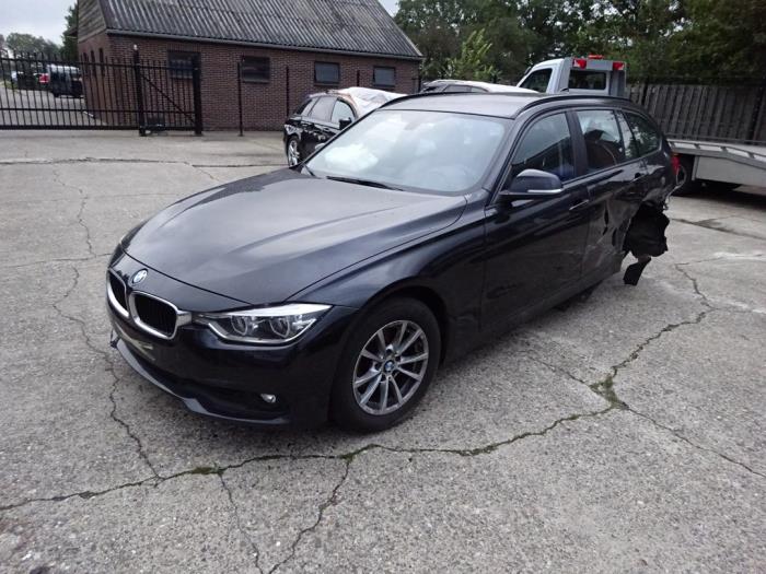 BMW 3 serie Touring 318d 2.0 16V Schrottauto (2016, Schwarz)