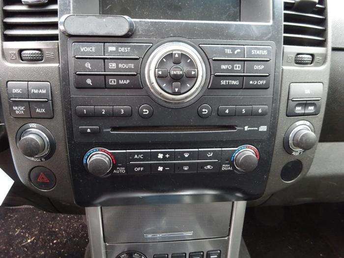 Nissan Navara 3.0 dCi V6 24V DPF 4x4 Épave (2010, Gris)