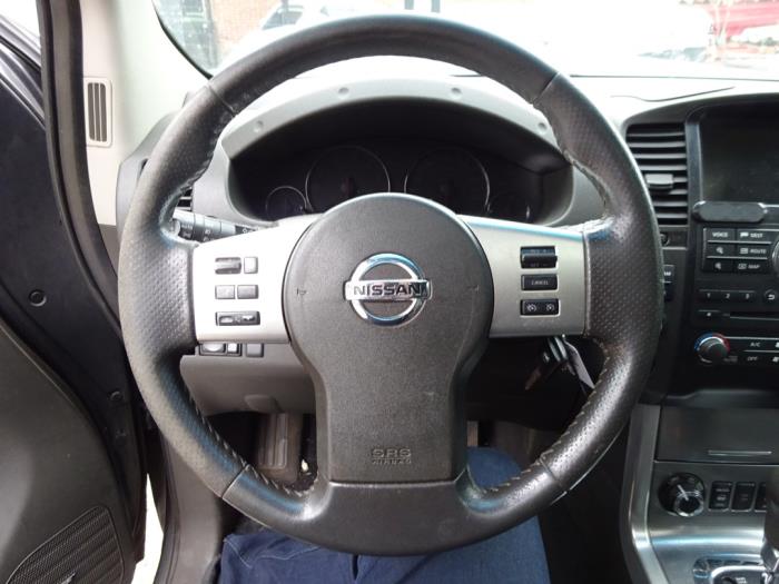 Nissan Navara 3.0 dCi V6 24V DPF 4x4 Épave (2010, Gris)