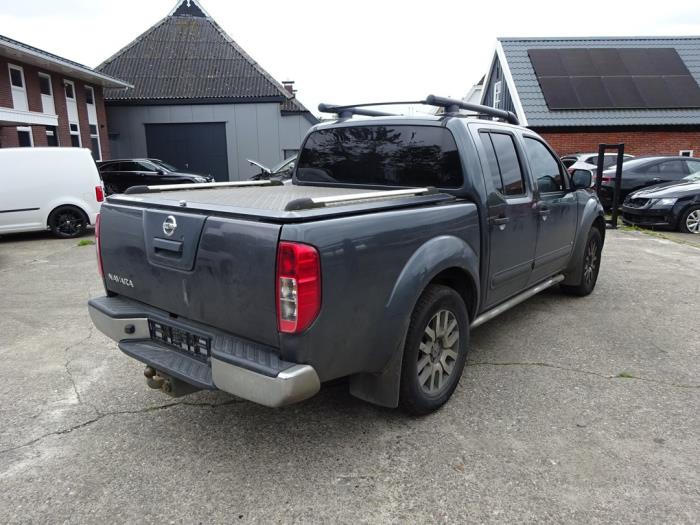 Nissan Navara 3.0 dCi V6 24V DPF 4x4 Épave (2010, Gris)