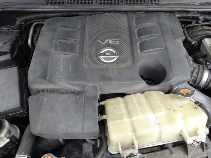 Nissan Navara 3.0 dCi V6 24V DPF 4x4 Épave (2010, Gris)