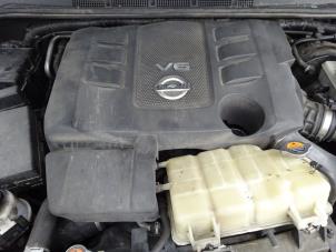 Nissan Navara 3.0 dCi V6 24V DPF 4x4 Épave (2010, Gris)