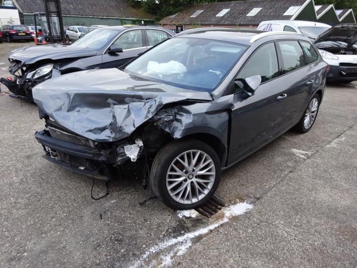 Seat Leon ST 1.6 TDI 16V Samochód złomowany (2018, Szary)