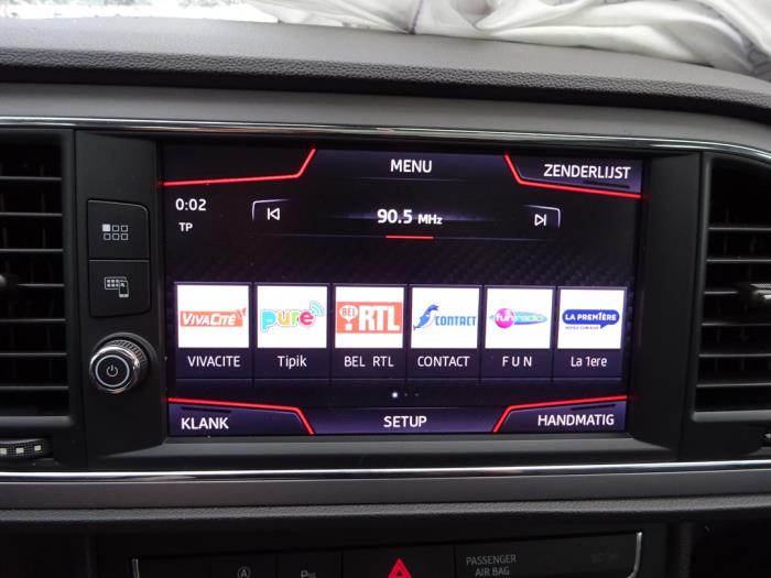 Seat Leon ST 1.6 TDI 16V Samochód złomowany (2018, Szary)