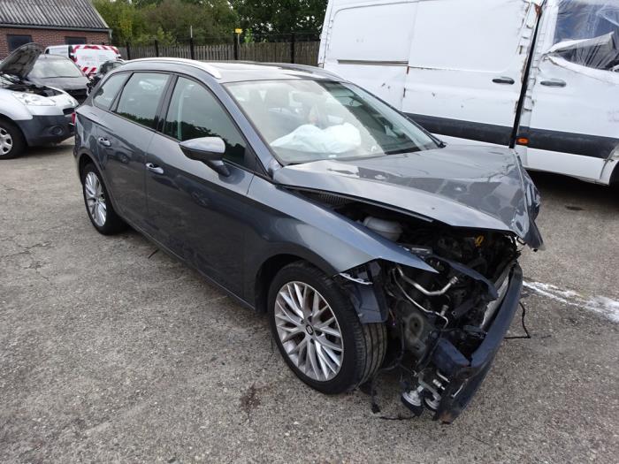 Seat Leon ST 1.6 TDI 16V Samochód złomowany (2018, Szary)