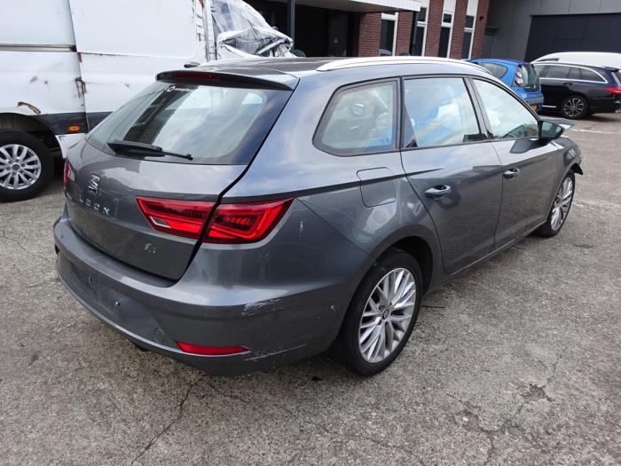 Seat Leon ST 1.6 TDI 16V Samochód złomowany (2018, Szary)