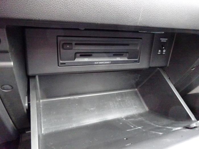 Seat Leon ST 1.6 TDI 16V Samochód złomowany (2018, Szary)