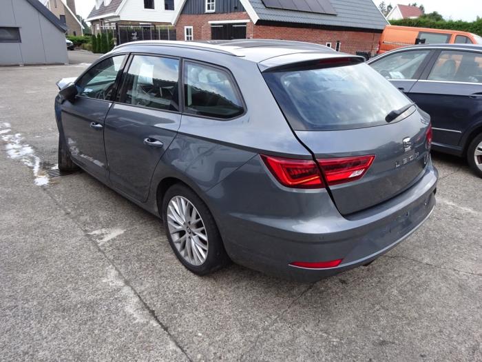 Seat Leon ST 1.6 TDI 16V Samochód złomowany (2018, Szary)