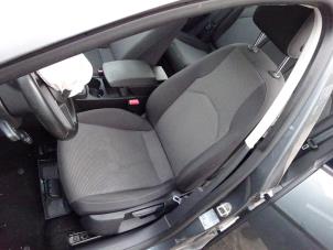 Seat Leon ST 1.6 TDI 16V Samochód złomowany (2018, Szary)