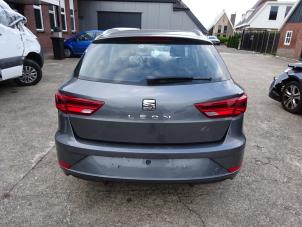 Seat Leon ST 1.6 TDI 16V Samochód złomowany (2018, Szary)
