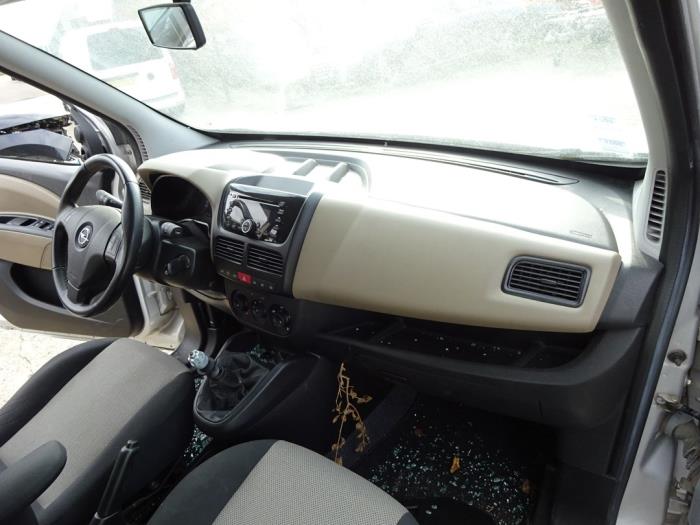 Opel Combo 1.6 CDTI 16V ecoFlex Samochód złomowany (2013, Szary)