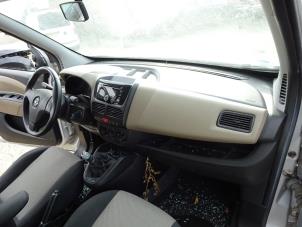 Opel Combo 1.6 CDTI 16V ecoFlex Samochód złomowany (2013, Szary)