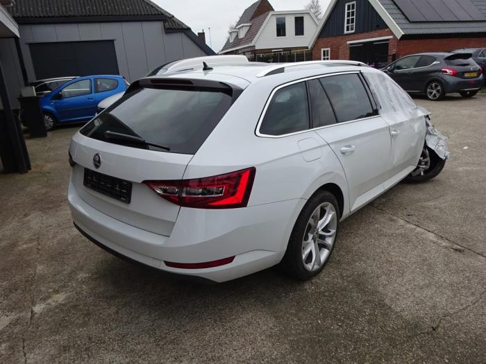 Skoda Superb Combi 1.6 TDI Skrotfordon (2017, WIT)
