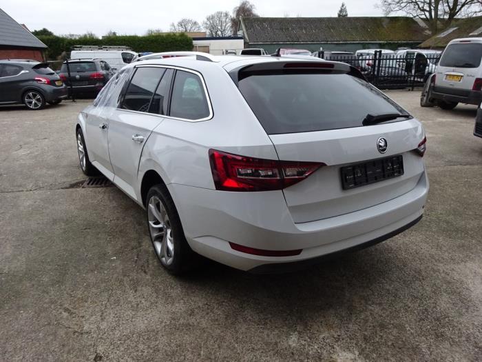 Skoda Superb Combi 1.6 TDI Skrotfordon (2017, WIT)