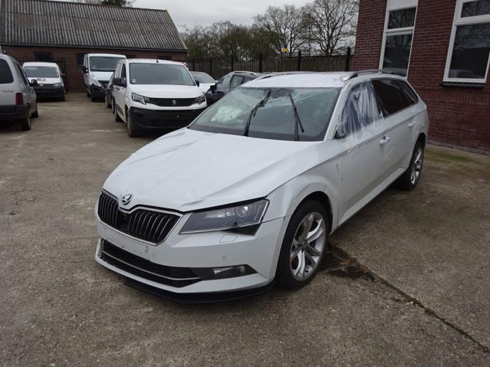Skoda Superb Combi 1.6 TDI Skrotfordon (2017, WIT)