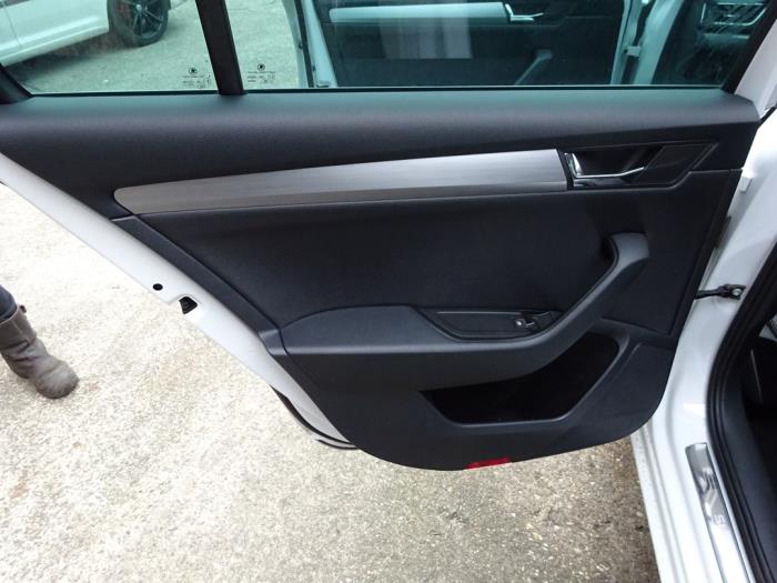 Skoda Superb Combi 1.6 TDI Skrotfordon (2017, WIT)