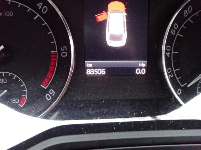 Skoda Superb Combi 1.6 TDI Skrotfordon (2017, WIT)