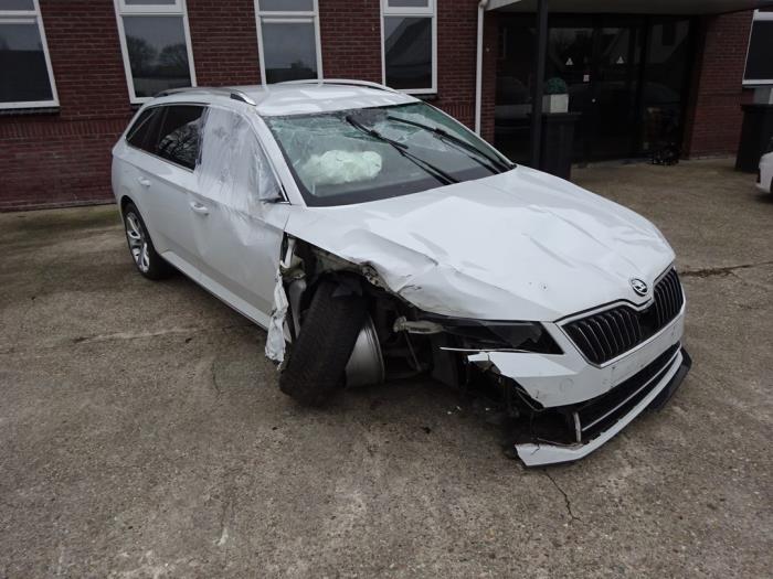 Skoda Superb Combi 1.6 TDI Skrotfordon (2017, WIT)