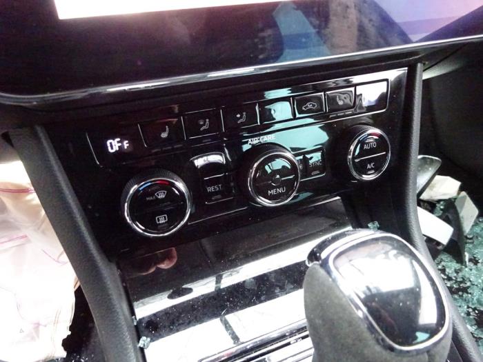 Skoda Superb Combi 1.6 TDI Skrotfordon (2017, WIT)