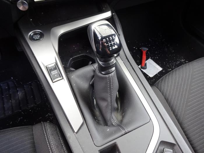 Peugeot 308 SW 1.2 12V PureTech 130 Vehículo de desguace (2022, Blanco)