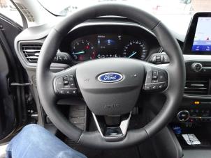 Ford Focus 4 1.0 Ti-VCT EcoBoost 12V 125 Épave (2021, Gris)