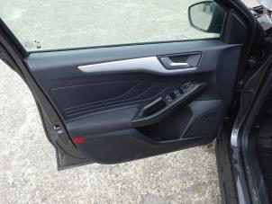 Ford Focus 4 1.0 Ti-VCT EcoBoost 12V 125 Épave (2021, Gris)