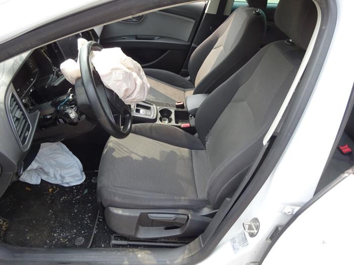 Seat Leon 1.6 TDI 16V Samochód złomowany (2019, Bialy)