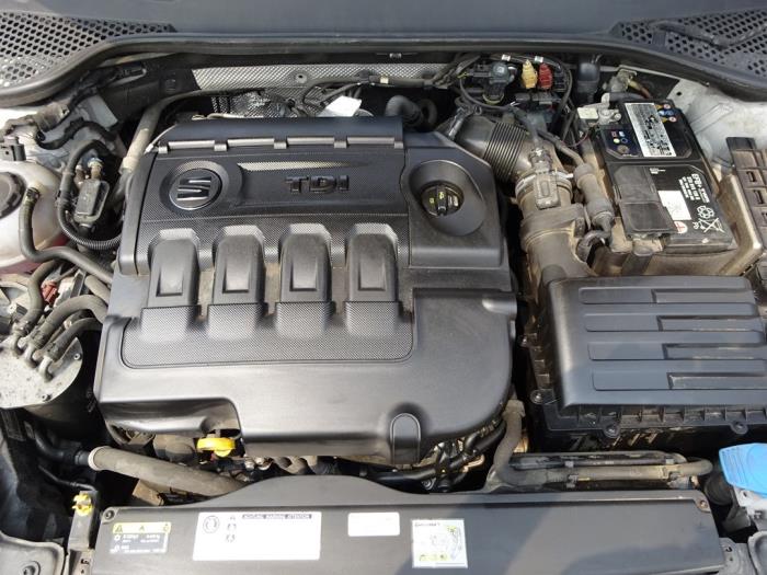 Seat Leon 1.6 TDI 16V Samochód złomowany (2019, Bialy)
