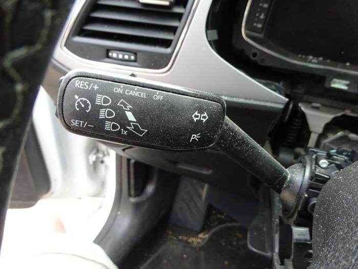 Seat Leon 1.6 TDI 16V Samochód złomowany (2019, Bialy)