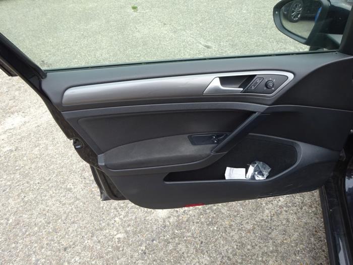 Volkswagen Golf VII 1.6 TDI 16V Épave (2014, Noir)