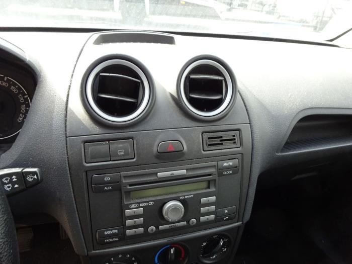 Ford Fiesta 5 1.4 TDCi Vehículo de desguace (2007, Gris)
