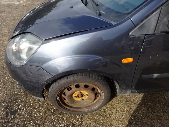 Ford Fiesta 5 1.4 TDCi Vehículo de desguace (2007, Gris)