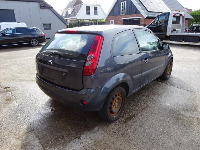 Ford Fiesta 5 1.4 TDCi Vehículo de desguace (2007, Gris)