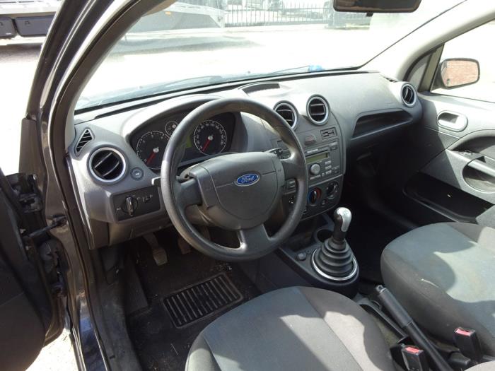 Ford Fiesta 5 1.4 TDCi Vehículo de desguace (2007, Gris)