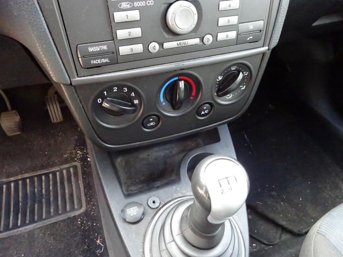 Ford Fiesta 5 1.4 TDCi Vehículo de desguace (2007, Gris)