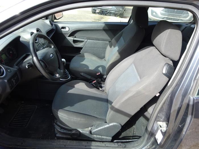 Ford Fiesta 5 1.4 TDCi Vehículo de desguace (2007, Gris)