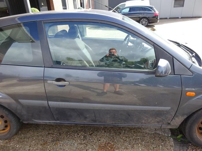 Ford Fiesta 5 1.4 TDCi Vehículo de desguace (2007, Gris)