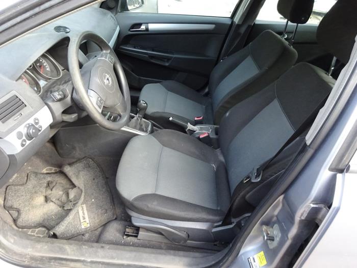 Opel Astra H 1.6 16V Twinport Salvage vehicle (2005, Gray)