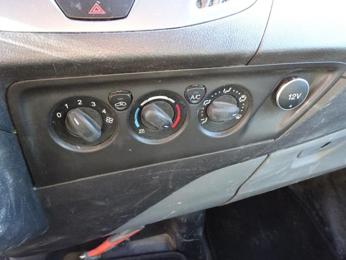 Ford Transit Custom 2.2 TDCi 16V Skrotfordon (2014, GRIJS)