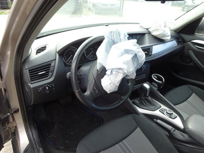 BMW X1 xDrive 20d 2.0 16V Skrotfordon (2011, GRIJS)