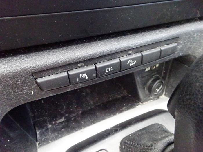 BMW X1 xDrive 20d 2.0 16V Skrotfordon (2011, GRIJS)